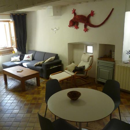 Une Maison Dans Le Village Ribiers Exterior photo