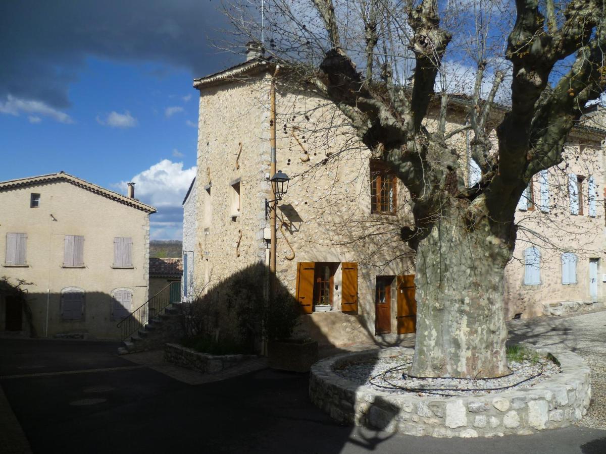 Une Maison Dans Le Village Ribiers Exterior photo